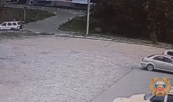 В Шелехове подросток на электросамокате попал в аварию с братом (Видео)