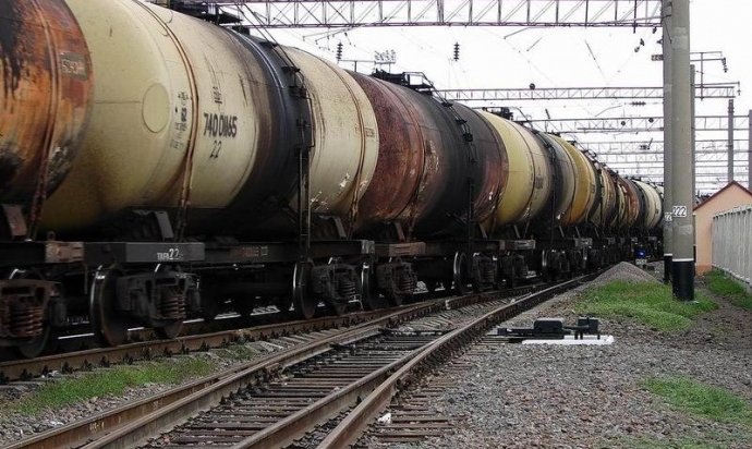 В Иркутской области четыре цистерны грузового поезда сошли с рельсов