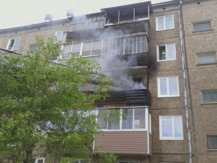 В Иркутске эвакуировали 18 человек из-за пожара в жилом доме на улице Карла Либкнехта
