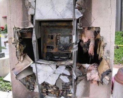 Сегодня ночью на юге Москвы неизвестные взорвали банкомат