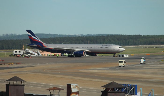 Самолет Airbus A-330, летевший в Москву, экстренно сел в Иркутске