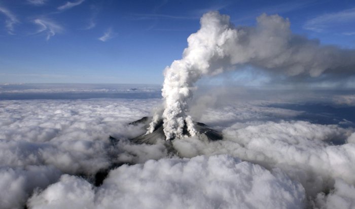 В Японии началось извержение вулкана Синдакэ