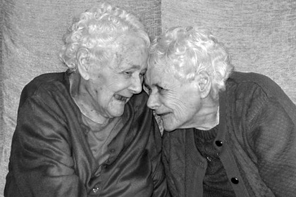 В Великобритании умерли самые старые в мире близнецы