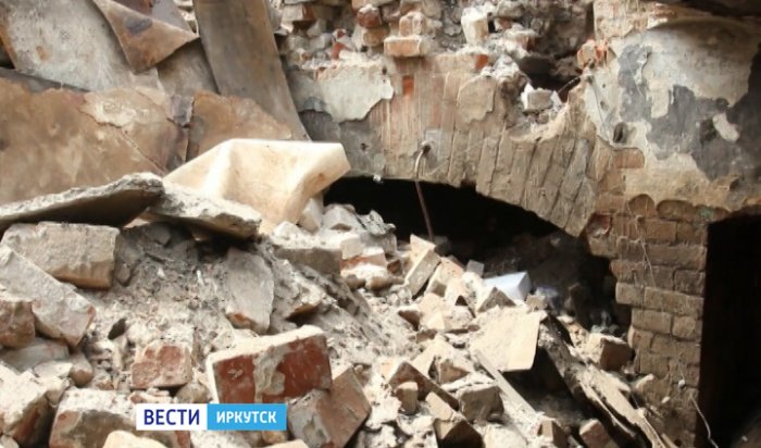 В Иркутске на площади Павла Чекотова после обвала грунта обнаружили «подземный город»