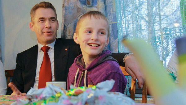 Астахов предложил штрафовать родителей, оставляющих детей без присмотра