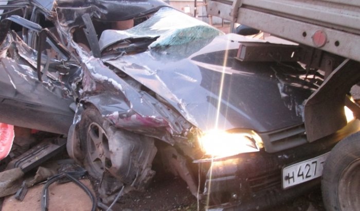 В Приангарье  погиб водитель «Тойоты», въехавший в припаркованную «Газель»