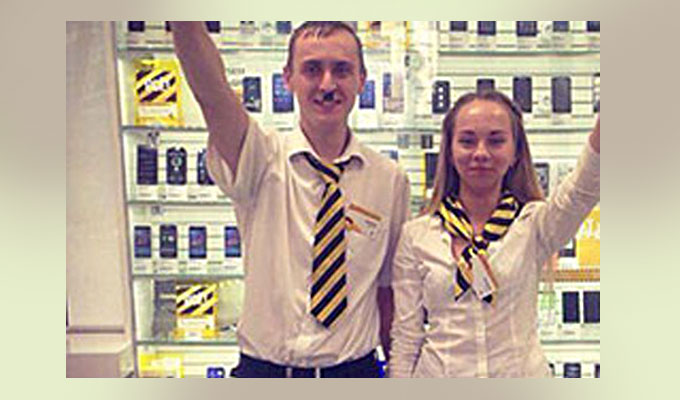 В «Билайн» уволили сотрудников после фотографии с нацистским приветствием