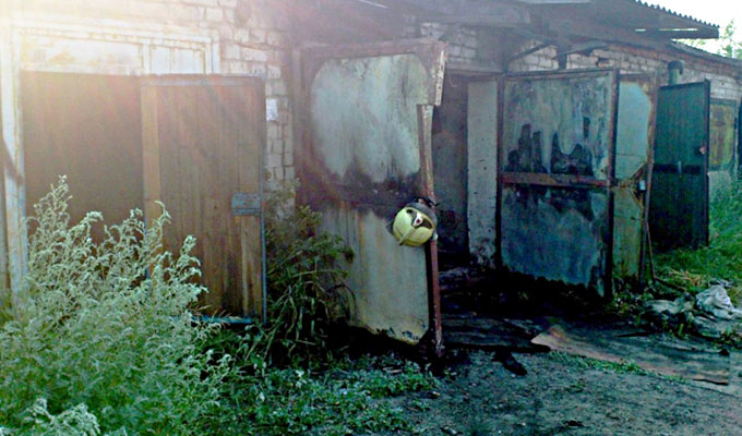 В Ангарске обнаружили незаконный нефтепровод под сгоревшими гаражами