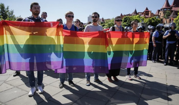 В Киеве в гей-параде приняли участие более 300 человек