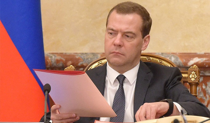 Медведев поручил разобраться в причинах роста смертности населения