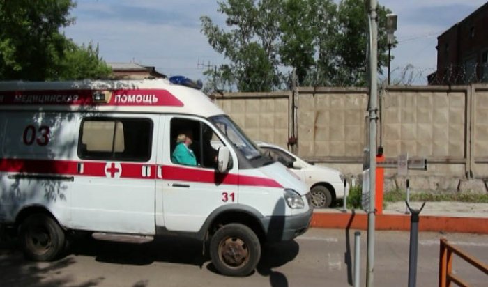В аэропорту Иркутска госпитализировали двух человек
