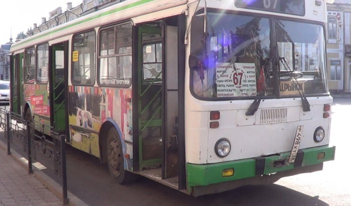 Автобус № 67 едва не сгорел на пересечении Карла Маркса и Ленина в Иркутске