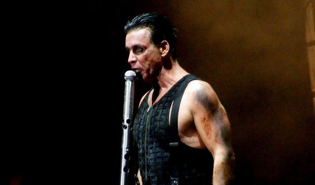 На автограф-сессии солиста Rammstein в Москве пострадали 50 человек