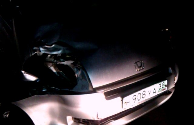 В Иркутске ночью на улице Академической автомобиль насмерть сбил молодого человека