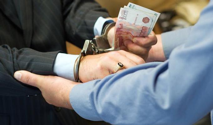 Иркутских сотрудников МЧС задержали за получение взятки