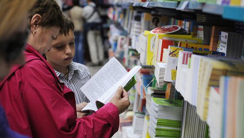 Крупную партию поддельных школьных учебников изъяли в Москве