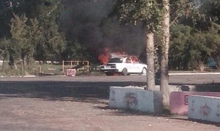 В Иркутске на острове Юности сгорел автомобиль «ВАЗ 2107»