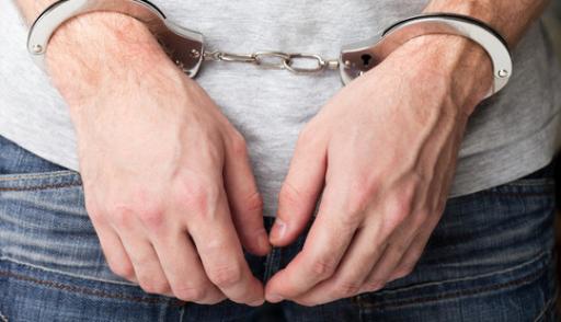В Ангарске частные охранники задержали подозреваемого в ограблении продавца павильона
