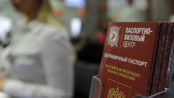 Миграционная служба предлагает выдавать россиянам второй загранпаспорт