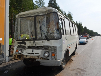 В Нижнеудинском районе рейсовый автобус столкнулся с автомобилем «Вольво»