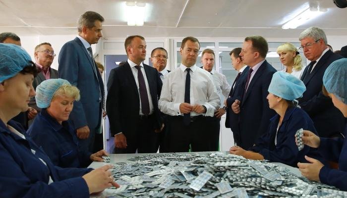 Дмитрий Медведев посетил химико-фармацевтический завод в Усолье-Сибирском