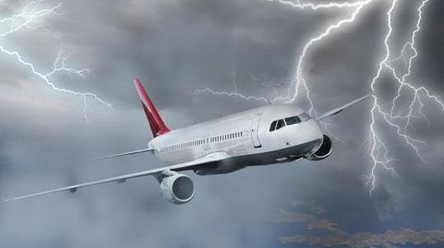 В «Шереметьево» два самолета были повреждены молниями