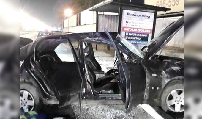 В Иркутске водитель «Мерседеса» врезался в дерево, погиб пассажир