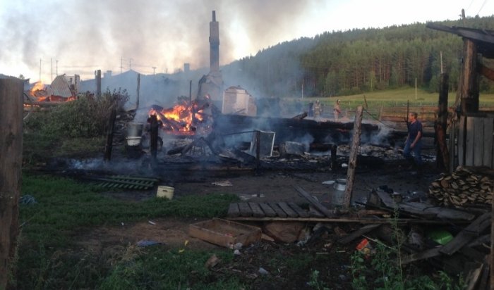 В Иркутском районе едва не сгорела целая деревня