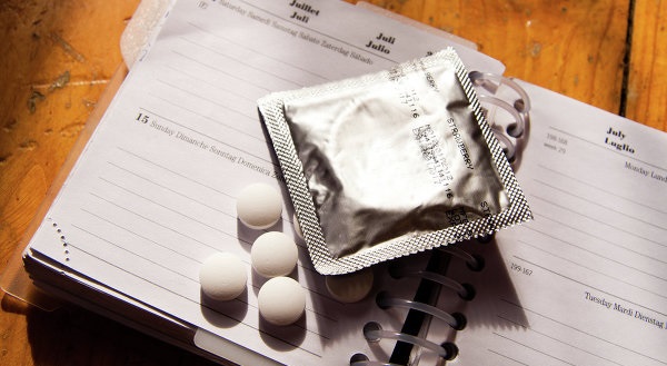 Онищенко посчитал, что снижение закупок зарубежных презервативов улучшит демографию страны