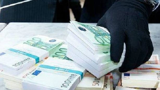 В Иркутске на улице Розы Люксембург ограбили отделение Азиатско-Тихоокеанского банка