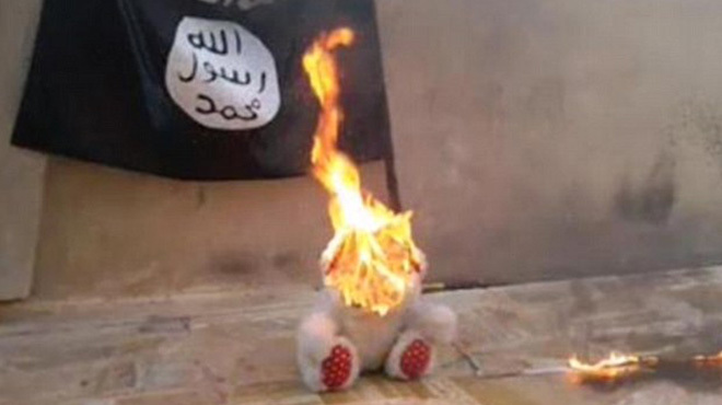 Боевики «Исламского государства» обучают детей методикам казни