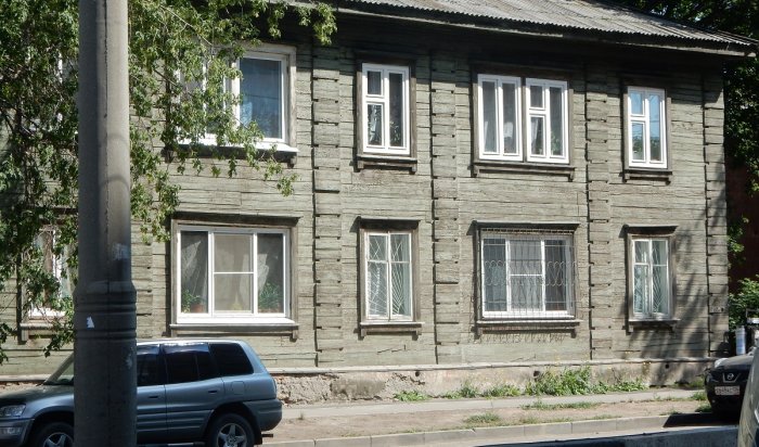 В Октябрьском округе Иркутска сносят расселенные дома