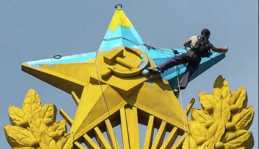 В Москве оправданные судом бейсджамперы продолжат прыгать с парашютом