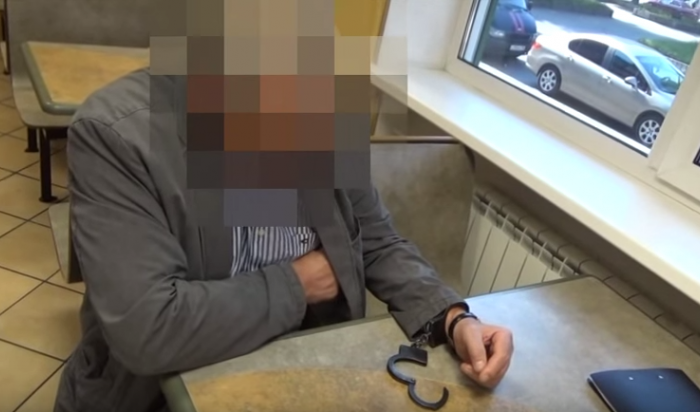 В Ангарске в кафе арестовали директора соцзащиты, получившего взятку (Видео)