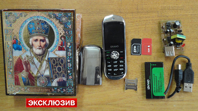 В кемеровскую колонию пронесли мобильный телефон в иконе Николая Чудотворца