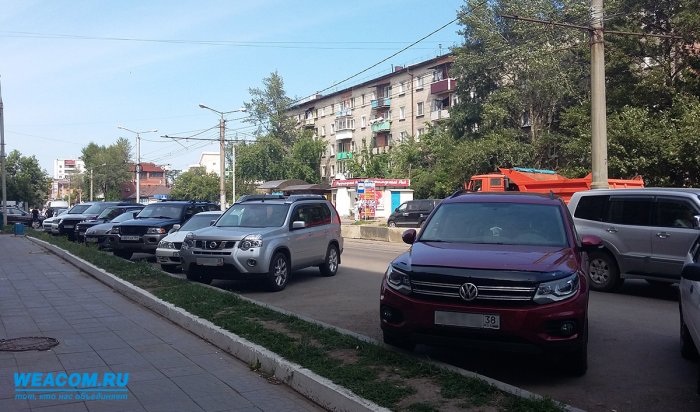 В Октябрьском округе Иркутска выявляют факты незаконных парковок автотранспорта
