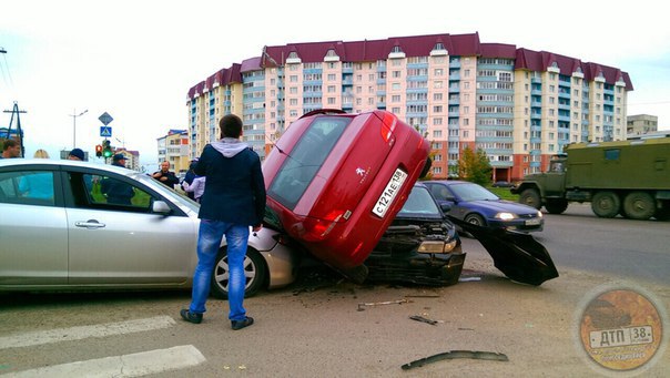 В Ангарске перевернулся автомобиль Peugeot c двумя детьми