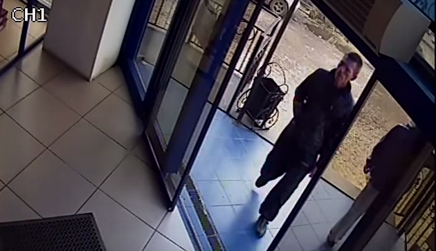 Полиция Иркутской области просит оказать помощь в поимке грабителя (Видео)