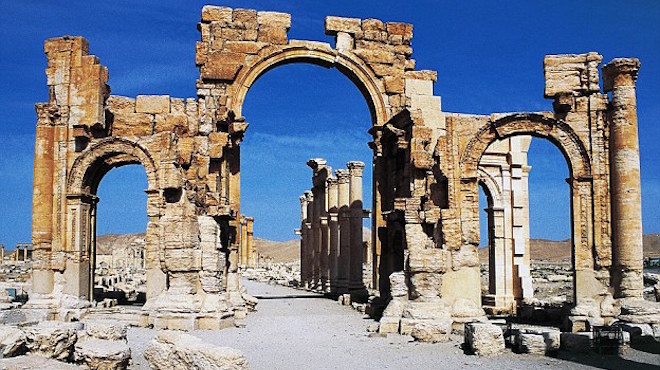 Боевики ИГИЛ уничтожили Триумфальную арку в Пальмире