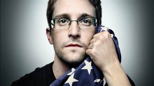 Сноуден: спецслужбы взламывают смартфоны пользователей с помощью «Смурфов»