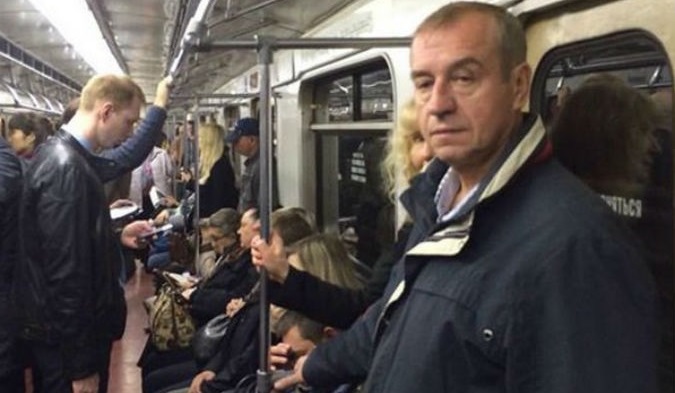 Москвичи удивились, увидев иркутского губернатора Сергея Левченко в метро