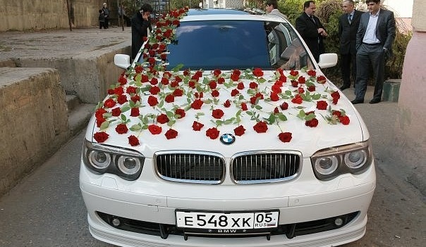 Участники свадебного кортежа в Москве устроили стрельбу
