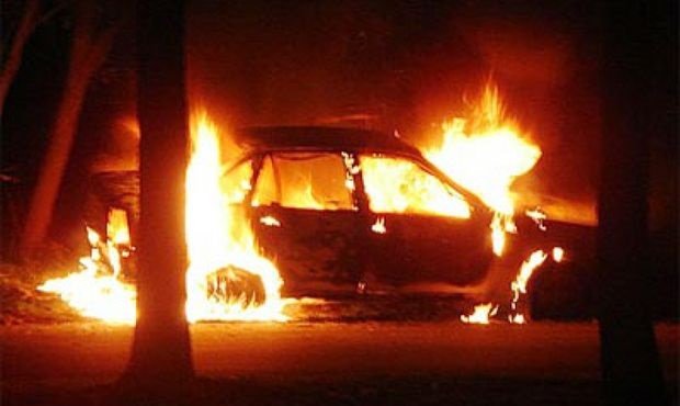 В Татарстане машину вместе с водителем сожгли после ДТП