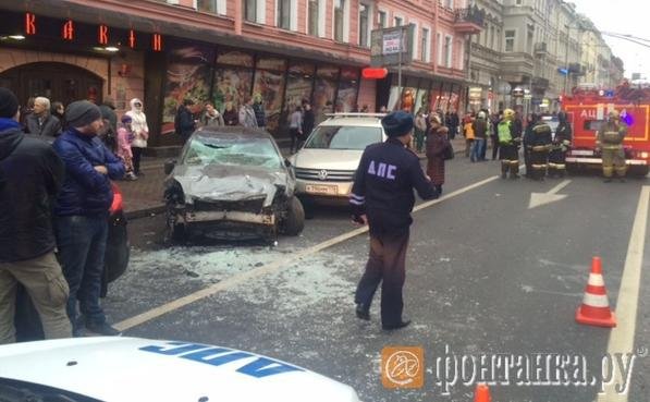 В Санкт-Петербурге водитель, уснув за рулем, сбил на остановке 5 человек (Видео)