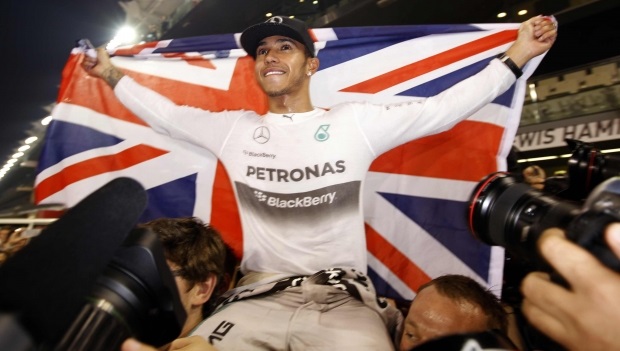 Британский гонщик Льюис Хэмилтон стал трехкратным чемпионом «Формулы-1»