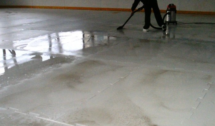 В Иркутске на стадионе «Рекорд» подготовили искусственный лед для проведения финала Кубка России