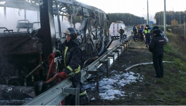 На трассе в Подмосковье сгорел пассажирский автобус (видео)