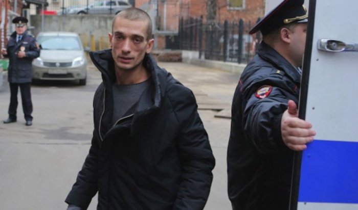 Павленского отправили в изолятор временного содержания