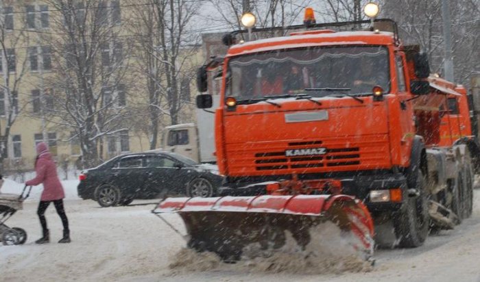 На дорогах Иркутска увеличили количество техники для уборки снега