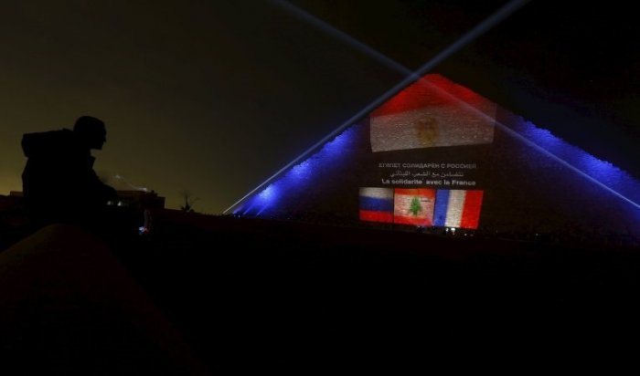 Египтяне осветили пирамиду Хеопса флагами России, Франции и Ливана в знак солидарности